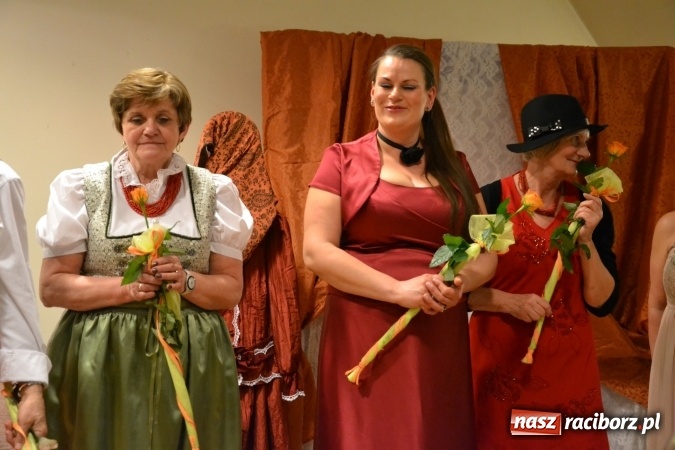 Zdjęcie w galerii na portalu naszraciborz.pl: Kobiety, kobietki, matrony, kokietki - widowisko na zamku wiadomości z regionu