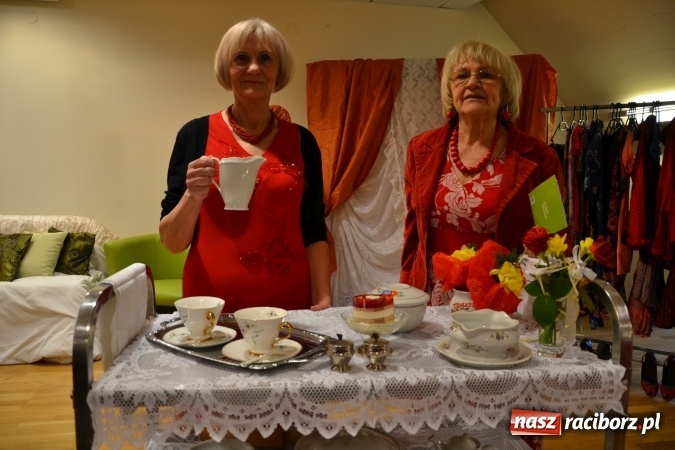 Zdjęcie w galerii na portalu naszraciborz.pl: Kobiety, kobietki, matrony, kokietki - widowisko na zamku wiadomości z regionu