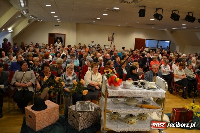 Zdjęcie w galerii na portalu naszraciborz.pl: Kobiety, kobietki, matrony, kokietki - widowisko na zamku wiadomości z regionu