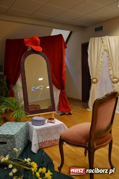 Zdjęcie w galerii na portalu naszraciborz.pl: Kobiety, kobietki, matrony, kokietki - widowisko na zamku wiadomości z regionu