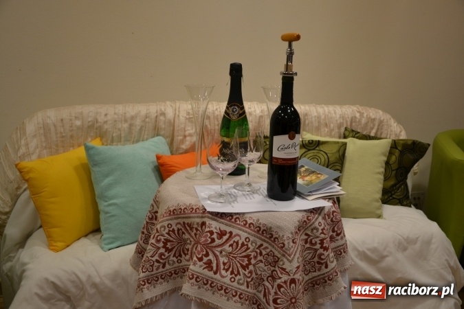 Zdjęcie w galerii na portalu naszraciborz.pl: Kobiety, kobietki, matrony, kokietki - widowisko na zamku wiadomości z regionu