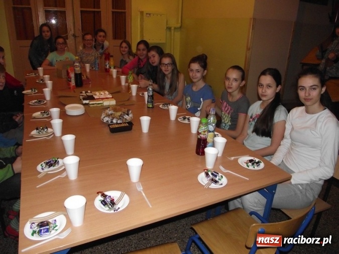 Zdjęcie w galerii na portalu naszraciborz.pl: Nocne marki zn&oacute;w opanowały SP 4 wiadomości z regionu