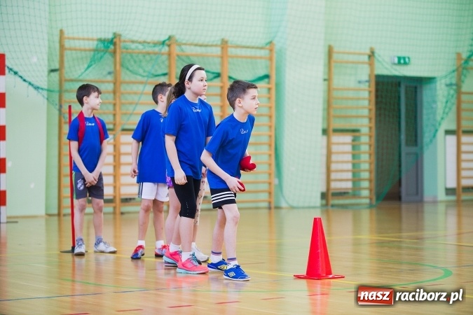 Zdjęcie w galerii na portalu naszraciborz.pl: Turniej Gier i Zabaw w Arenie Rafako wiadomości z regionu