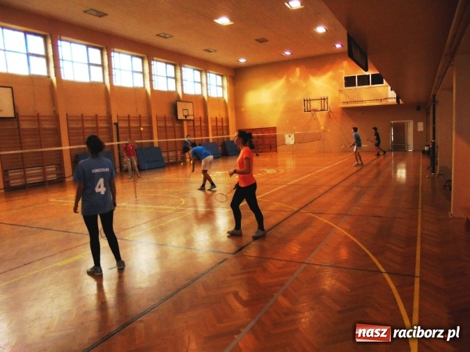 Zdjęcie w galerii na portalu naszraciborz.pl: Dzień Kobiet na sportowo - Ognisko TKKF Rafako zorganizowało turniej badmintona wiadomości z regionu