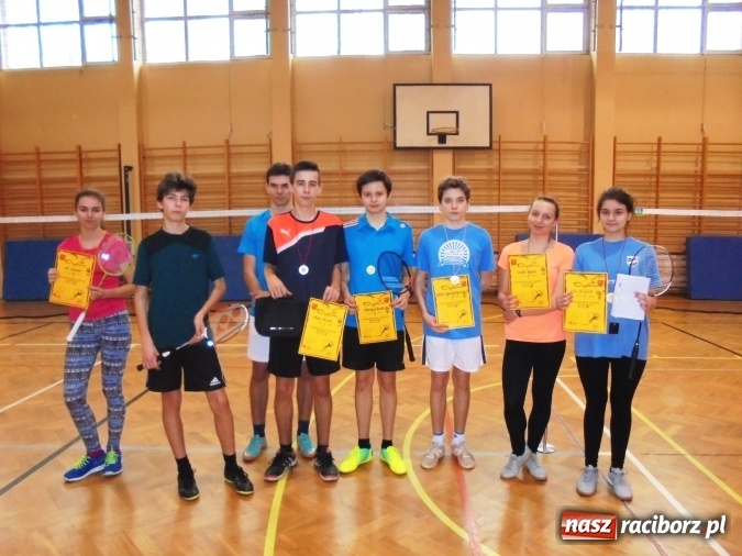 Zdjęcie w galerii na portalu naszraciborz.pl: Dzień Kobiet na sportowo - Ognisko TKKF Rafako zorganizowało turniej badmintona wiadomości z regionu