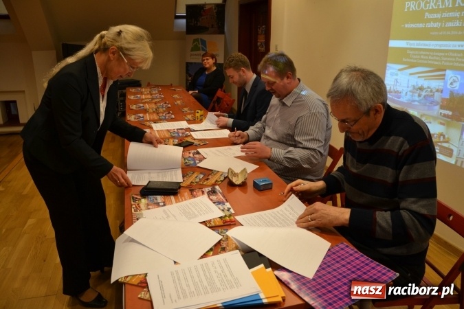 Zdjęcie w galerii na portalu naszraciborz.pl: Poznaj ziemię raciborską - wiosenne rabaty i zniżki na produkty i usługi - 1 kwietnia rusza nowy program rabatowy wiadomości z regionu