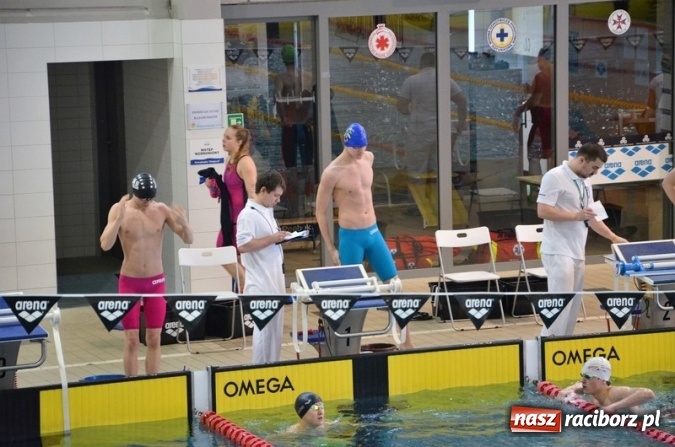 Zdjęcie w galerii na portalu naszraciborz.pl: Pływanie: Dawid Dziedzic i Dorian Bachlaj z medalami wiadomości z regionu