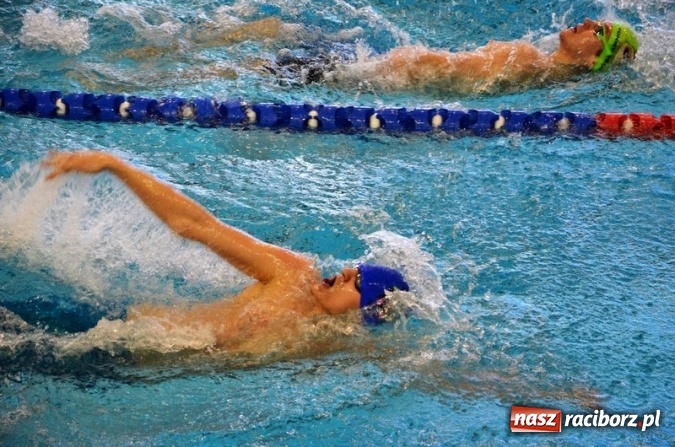 Zdjęcie w galerii na portalu naszraciborz.pl: Pływanie: Dawid Dziedzic i Dorian Bachlaj z medalami wiadomości z regionu