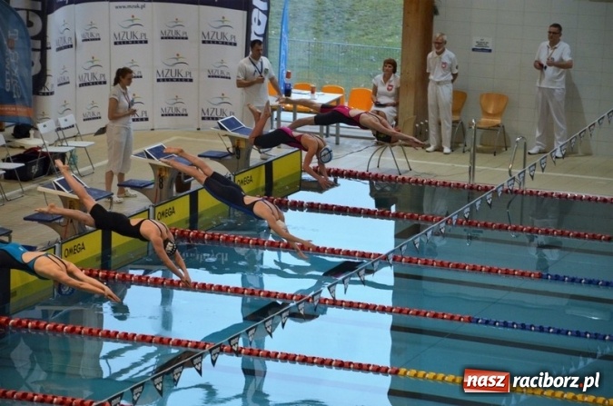 Zdjęcie w galerii na portalu naszraciborz.pl: Pływanie: Dawid Dziedzic i Dorian Bachlaj z medalami wiadomości z regionu