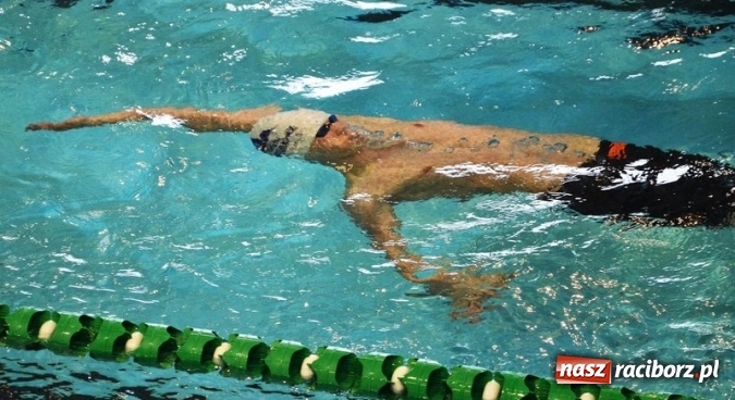 Zdjęcie w galerii na portalu naszraciborz.pl: Pływanie: Dawid Dziedzic i Dorian Bachlaj z medalami wiadomości z regionu