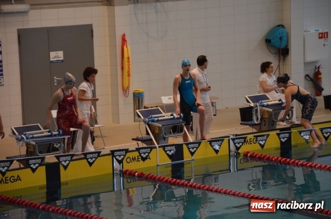 Zdjęcie w galerii na portalu naszraciborz.pl: Pływanie: Dawid Dziedzic i Dorian Bachlaj z medalami wiadomości z regionu