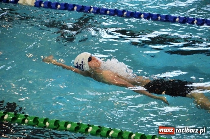 Zdjęcie w galerii na portalu naszraciborz.pl: Pływanie: Dawid Dziedzic i Dorian Bachlaj z medalami wiadomości z regionu