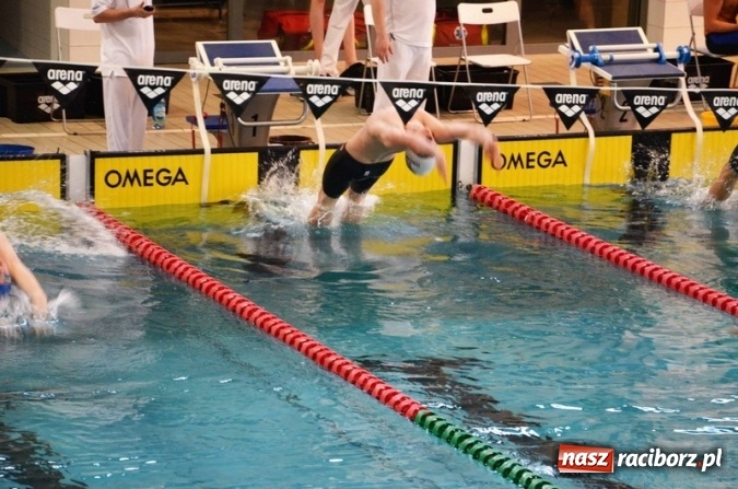 Zdjęcie w galerii na portalu naszraciborz.pl: Pływanie: Dawid Dziedzic i Dorian Bachlaj z medalami wiadomości z regionu