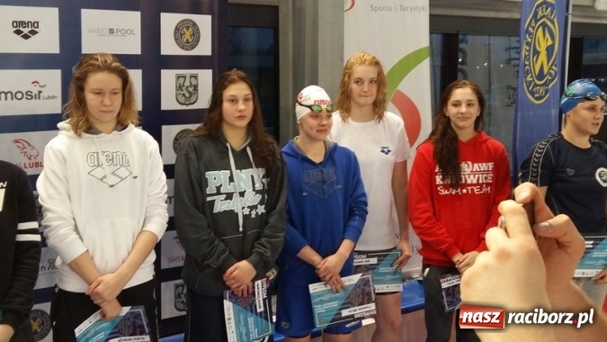 Zdjęcie w galerii na portalu naszraciborz.pl: Pływanie: Dawid Dziedzic i Dorian Bachlaj z medalami wiadomości z regionu