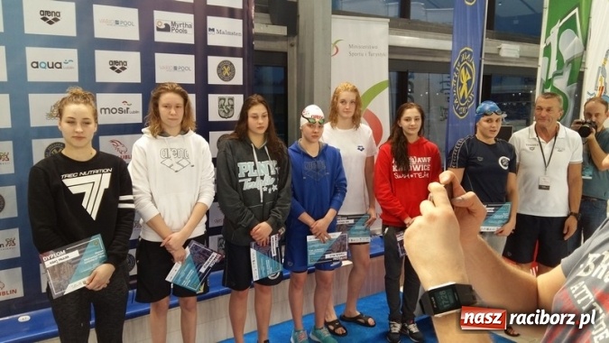 Zdjęcie w galerii na portalu naszraciborz.pl: Pływanie: Dawid Dziedzic i Dorian Bachlaj z medalami wiadomości z regionu