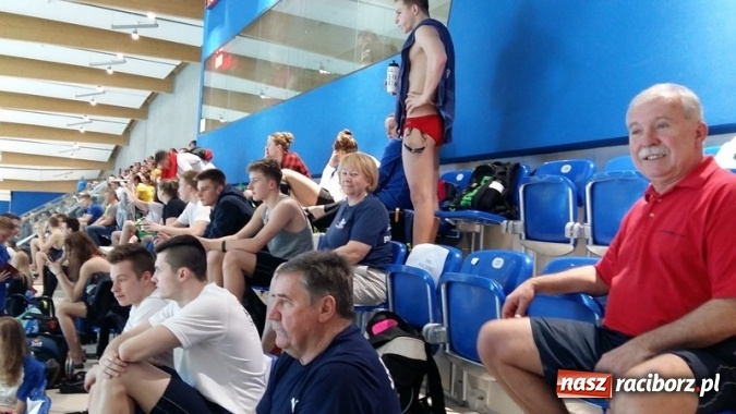 Zdjęcie w galerii na portalu naszraciborz.pl: Pływanie: Dawid Dziedzic i Dorian Bachlaj z medalami wiadomości z regionu