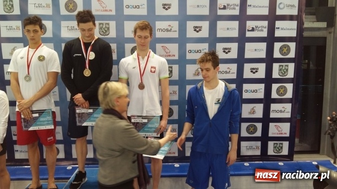 Zdjęcie w galerii na portalu naszraciborz.pl: Pływanie: Dawid Dziedzic i Dorian Bachlaj z medalami wiadomości z regionu