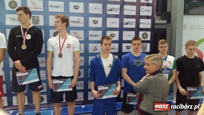 Zdjęcie w galerii na portalu naszraciborz.pl: Pływanie: Dawid Dziedzic i Dorian Bachlaj z medalami wiadomości z regionu
