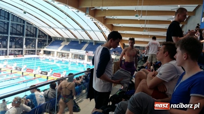 Zdjęcie w galerii na portalu naszraciborz.pl: Pływanie: Dawid Dziedzic i Dorian Bachlaj z medalami wiadomości z regionu