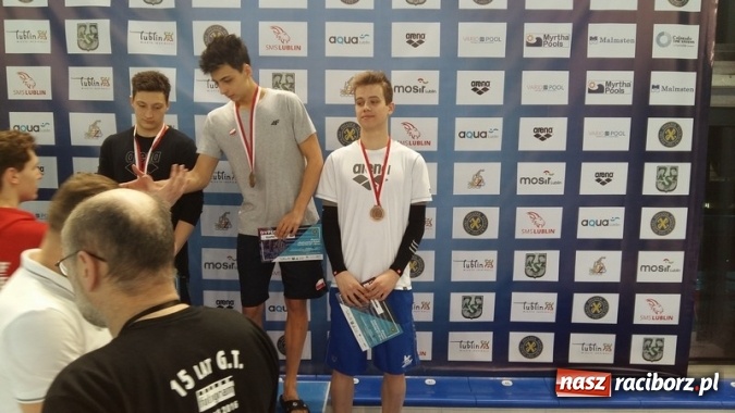 Zdjęcie w galerii na portalu naszraciborz.pl: Pływanie: Dawid Dziedzic i Dorian Bachlaj z medalami wiadomości z regionu