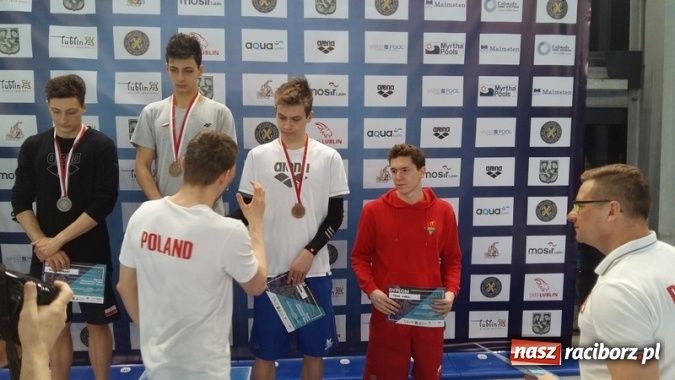 Zdjęcie w galerii na portalu naszraciborz.pl: Pływanie: Dawid Dziedzic i Dorian Bachlaj z medalami wiadomości z regionu