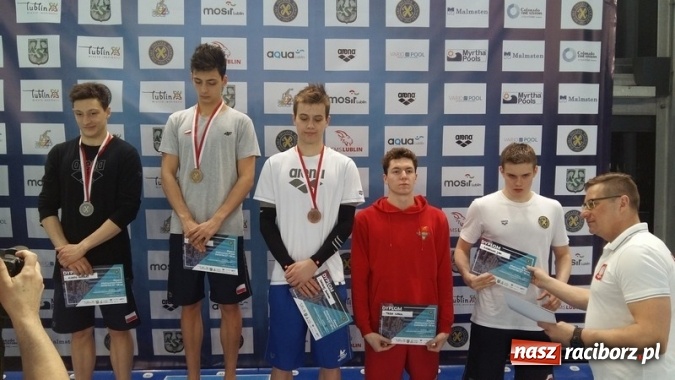 Zdjęcie w galerii na portalu naszraciborz.pl: Pływanie: Dawid Dziedzic i Dorian Bachlaj z medalami wiadomości z regionu