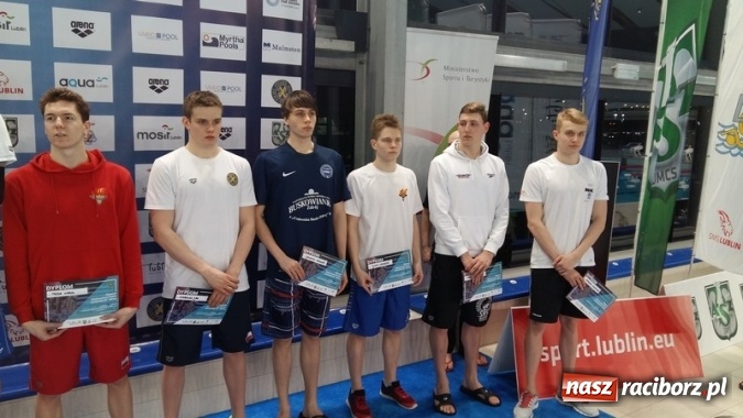 Zdjęcie w galerii na portalu naszraciborz.pl: Pływanie: Dawid Dziedzic i Dorian Bachlaj z medalami wiadomości z regionu
