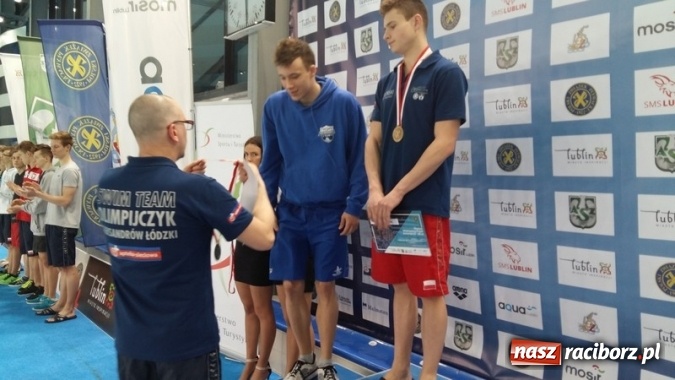Zdjęcie w galerii na portalu naszraciborz.pl: Pływanie: Dawid Dziedzic i Dorian Bachlaj z medalami wiadomości z regionu