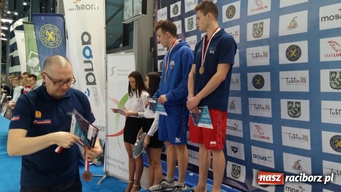 Zdjęcie w galerii na portalu naszraciborz.pl: Pływanie: Dawid Dziedzic i Dorian Bachlaj z medalami wiadomości z regionu