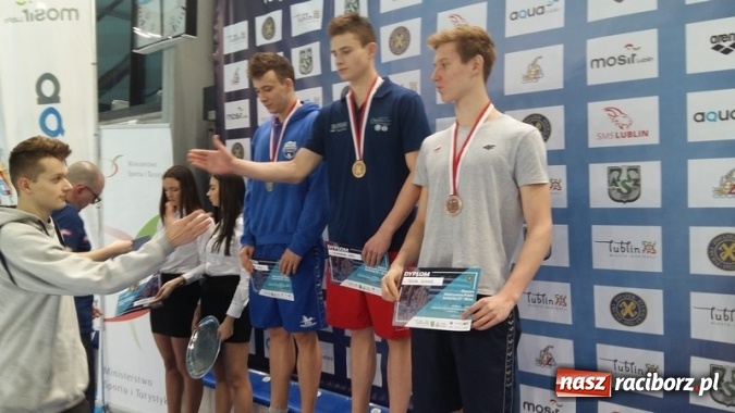 Zdjęcie w galerii na portalu naszraciborz.pl: Pływanie: Dawid Dziedzic i Dorian Bachlaj z medalami wiadomości z regionu