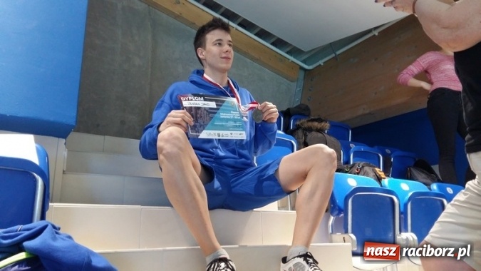 Zdjęcie w galerii na portalu naszraciborz.pl: Pływanie: Dawid Dziedzic i Dorian Bachlaj z medalami wiadomości z regionu