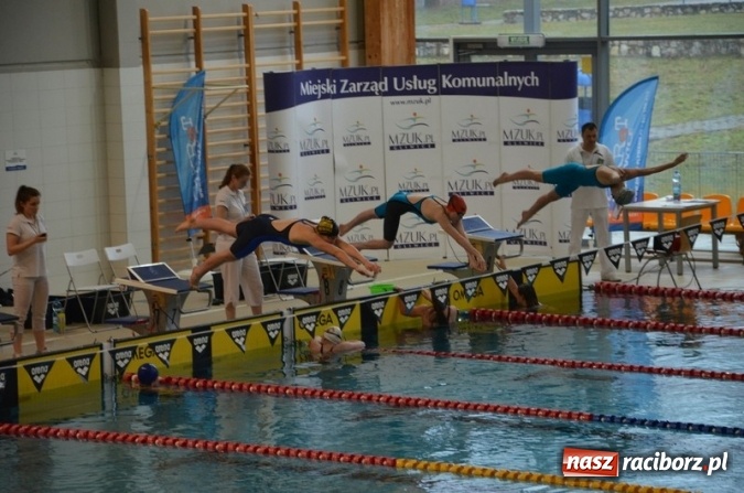 Zdjęcie w galerii na portalu naszraciborz.pl: Pływanie: Dawid Dziedzic i Dorian Bachlaj z medalami wiadomości z regionu