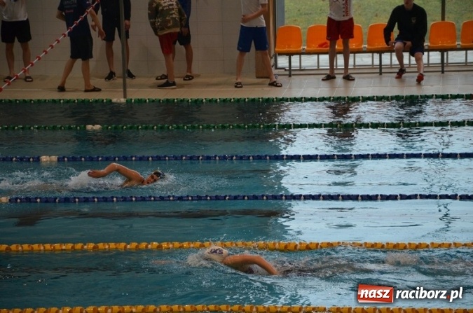 Zdjęcie w galerii na portalu naszraciborz.pl: Pływanie: Dawid Dziedzic i Dorian Bachlaj z medalami wiadomości z regionu