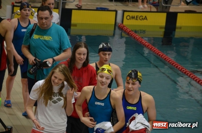 Zdjęcie w galerii na portalu naszraciborz.pl: Pływanie: Dawid Dziedzic i Dorian Bachlaj z medalami wiadomości z regionu