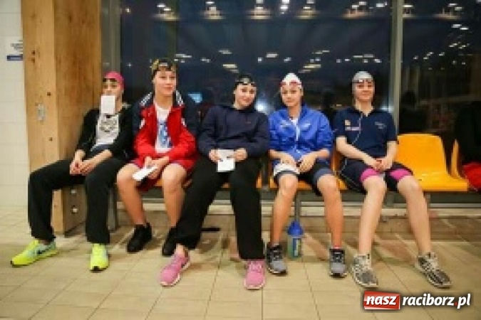 Zdjęcie w galerii na portalu naszraciborz.pl: Pływanie: Dawid Dziedzic i Dorian Bachlaj z medalami wiadomości z regionu