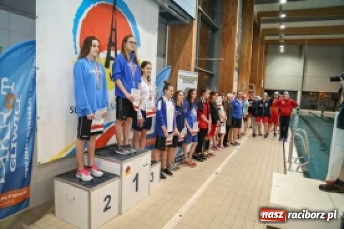 Zdjęcie w galerii na portalu naszraciborz.pl: Pływanie: Dawid Dziedzic i Dorian Bachlaj z medalami wiadomości z regionu
