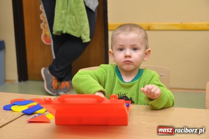 Zdjęcie w galerii na portalu naszraciborz.pl: Szkoła Podstawowa nr 18 zaprosiła na lekcje otwarte i kiermasz wielkanocny. Było kolorowo, naukowo i świątecznie wiadomości z regionu