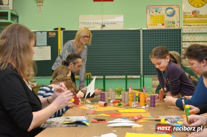 Zdjęcie w galerii na portalu naszraciborz.pl: Szkoła Podstawowa nr 18 zaprosiła na lekcje otwarte i kiermasz wielkanocny. Było kolorowo, naukowo i świątecznie wiadomości z regionu