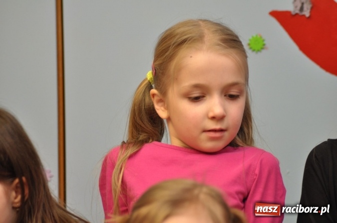 Zdjęcie w galerii na portalu naszraciborz.pl: Szkoła Podstawowa nr 18 zaprosiła na lekcje otwarte i kiermasz wielkanocny. Było kolorowo, naukowo i świątecznie wiadomości z regionu