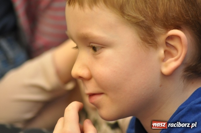 Zdjęcie w galerii na portalu naszraciborz.pl: Szkoła Podstawowa nr 18 zaprosiła na lekcje otwarte i kiermasz wielkanocny. Było kolorowo, naukowo i świątecznie wiadomości z regionu