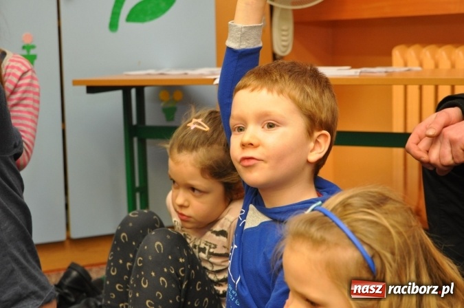 Zdjęcie w galerii na portalu naszraciborz.pl: Szkoła Podstawowa nr 18 zaprosiła na lekcje otwarte i kiermasz wielkanocny. Było kolorowo, naukowo i świątecznie wiadomości z regionu