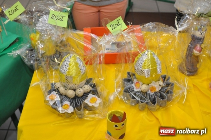 Zdjęcie w galerii na portalu naszraciborz.pl: Szkoła Podstawowa nr 18 zaprosiła na lekcje otwarte i kiermasz wielkanocny. Było kolorowo, naukowo i świątecznie wiadomości z regionu