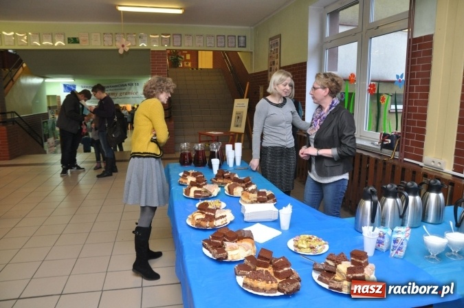 Zdjęcie w galerii na portalu naszraciborz.pl: Szkoła Podstawowa nr 18 zaprosiła na lekcje otwarte i kiermasz wielkanocny. Było kolorowo, naukowo i świątecznie wiadomości z regionu