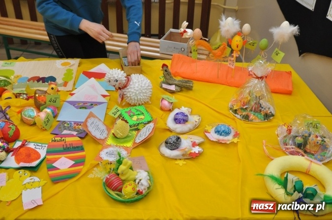 Zdjęcie w galerii na portalu naszraciborz.pl: Szkoła Podstawowa nr 18 zaprosiła na lekcje otwarte i kiermasz wielkanocny. Było kolorowo, naukowo i świątecznie wiadomości z regionu