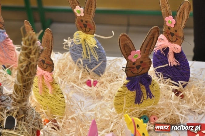 Zdjęcie w galerii na portalu naszraciborz.pl: Szkoła Podstawowa nr 18 zaprosiła na lekcje otwarte i kiermasz wielkanocny. Było kolorowo, naukowo i świątecznie wiadomości z regionu