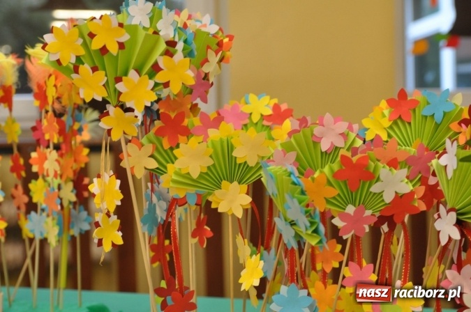 Zdjęcie w galerii na portalu naszraciborz.pl: Szkoła Podstawowa nr 18 zaprosiła na lekcje otwarte i kiermasz wielkanocny. Było kolorowo, naukowo i świątecznie wiadomości z regionu