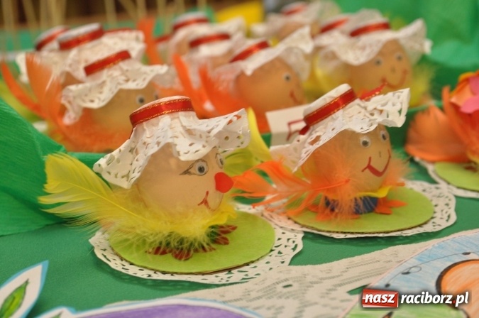 Zdjęcie w galerii na portalu naszraciborz.pl: Szkoła Podstawowa nr 18 zaprosiła na lekcje otwarte i kiermasz wielkanocny. Było kolorowo, naukowo i świątecznie wiadomości z regionu