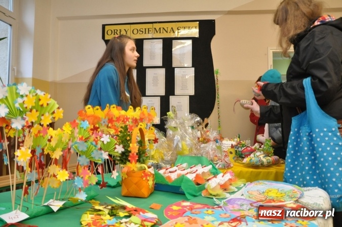 Zdjęcie w galerii na portalu naszraciborz.pl: Szkoła Podstawowa nr 18 zaprosiła na lekcje otwarte i kiermasz wielkanocny. Było kolorowo, naukowo i świątecznie wiadomości z regionu