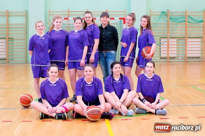 Zdjęcie w galerii na portalu naszraciborz.pl: Koszykarki CKZiU nr 1 lepsze od Czerwionki-Leszczyn wiadomości z regionu