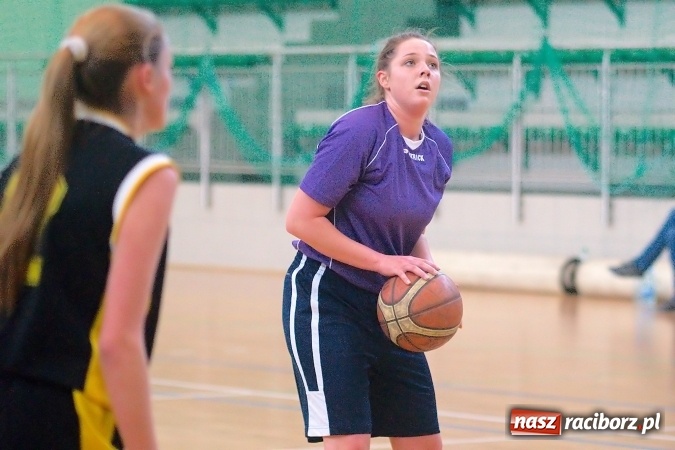 Zdjęcie w galerii na portalu naszraciborz.pl: Koszykarki CKZiU nr 1 lepsze od Czerwionki-Leszczyn wiadomości z regionu
